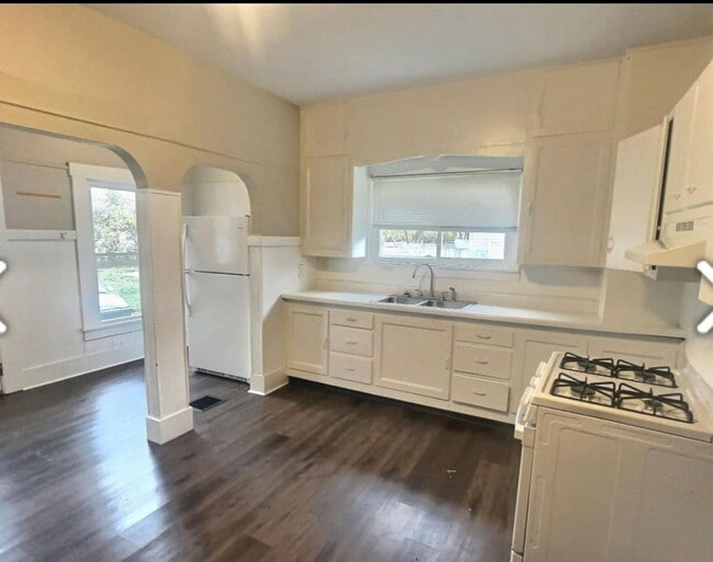 Building Photo - Welcome to our charming 1 bedroom