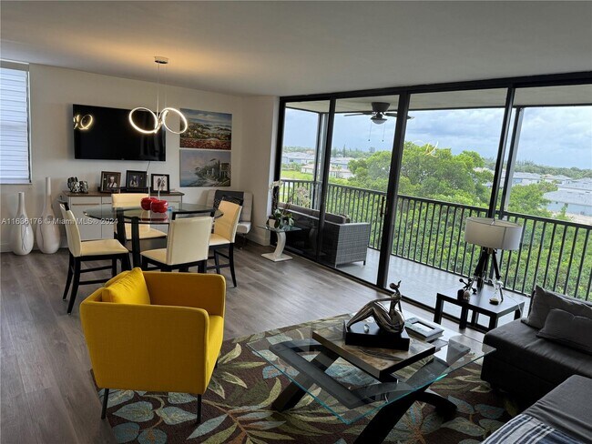 Foto del edificio - 105 Lake Emerald Dr