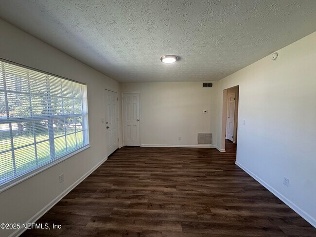 Foto del edificio - 5292 Julington Creek Rd