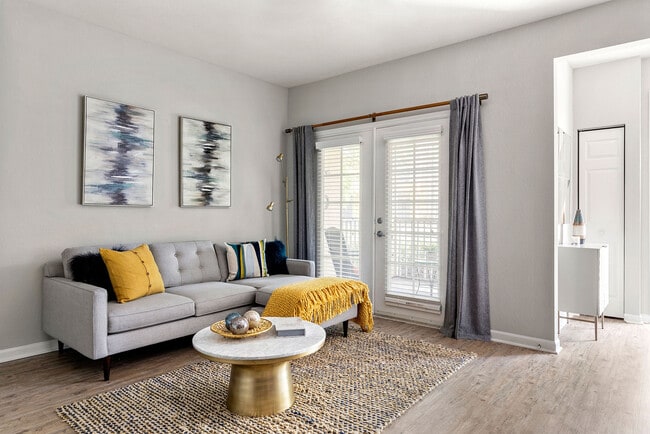 C242960_CitrusTower_Model_Livingroom_07 - Citrus Tower