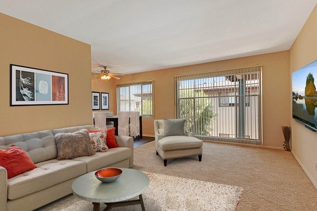 Building Photo - Hazeltine Apartments