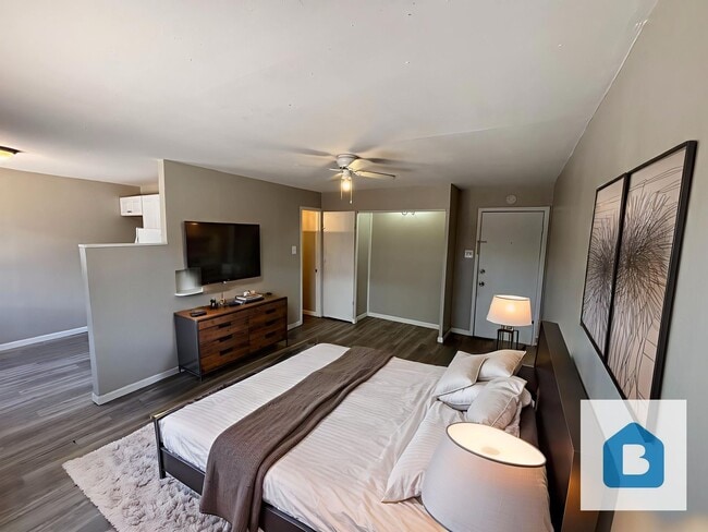 Building Photo - Renovated Studio Close to Downtown! - *$250.00 OFF MOVE IN SPECIAL*