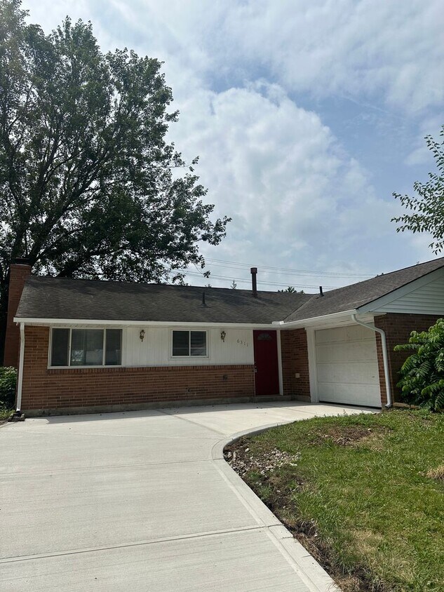 Foto principal - 4 Bed 2 Bath Home Available in Reynoldsburg!
