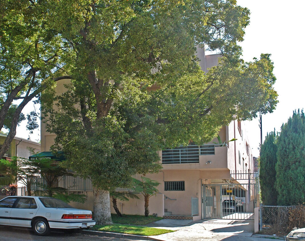 Building Photo - 832 N Hayworth Ave