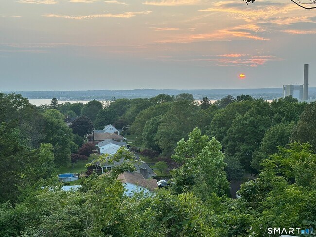 Foto del edificio - 675 Townsend Ave