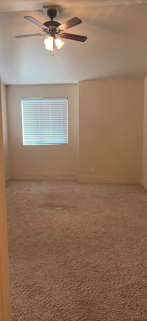 Foto del edificio - 3 Bed 2.5 Bath Townhome in Vernal!!