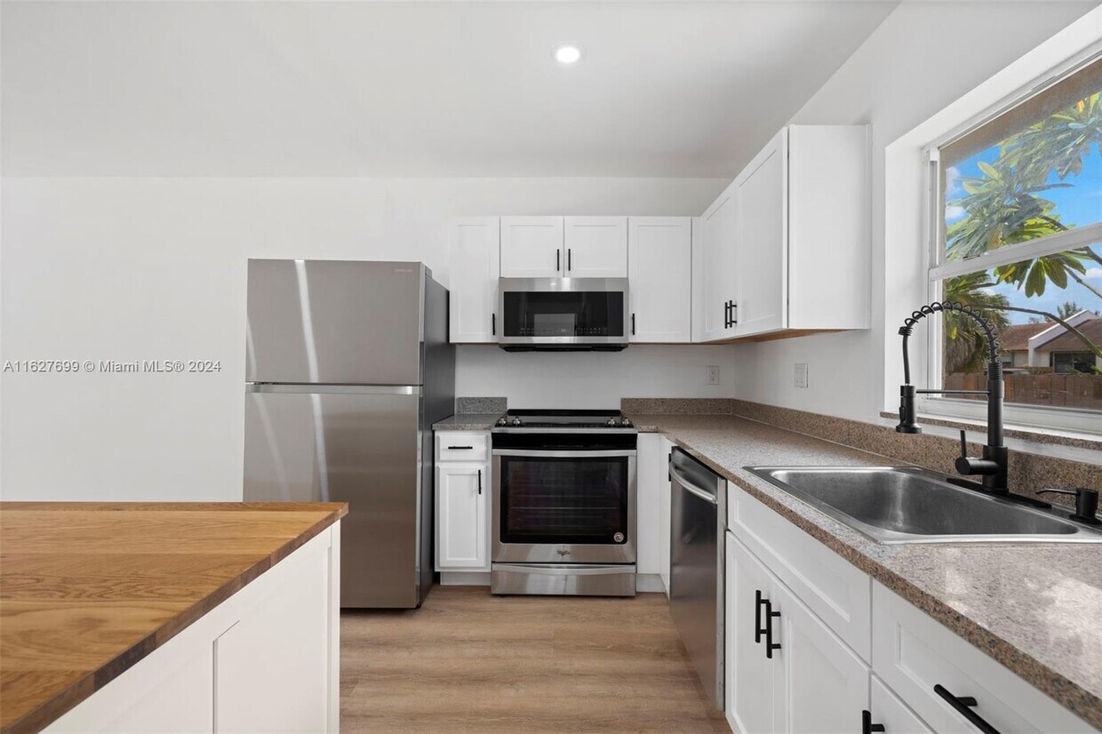 Foto principal - 1377 Woodpecker St