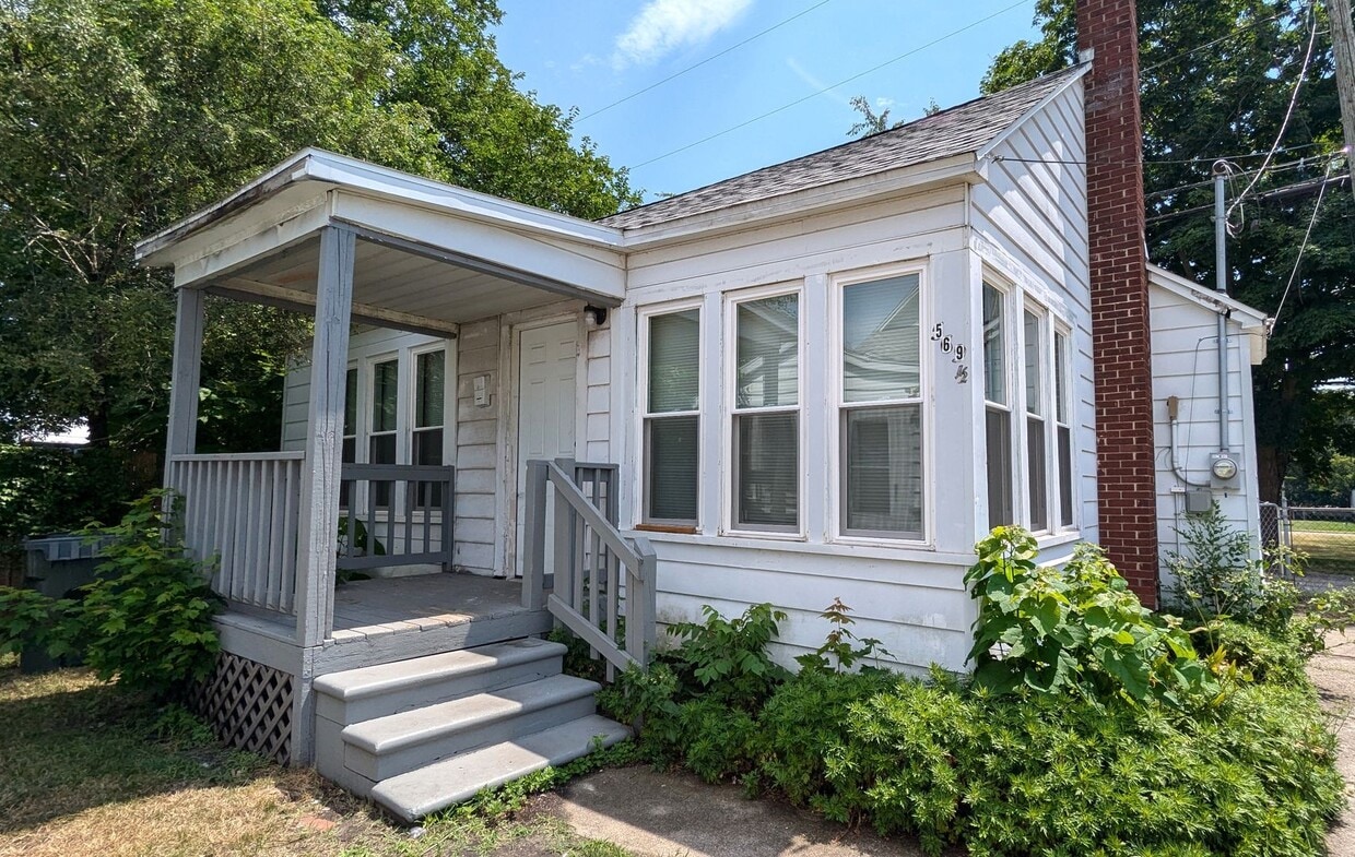 Primary Photo - 569 W Webster Ave