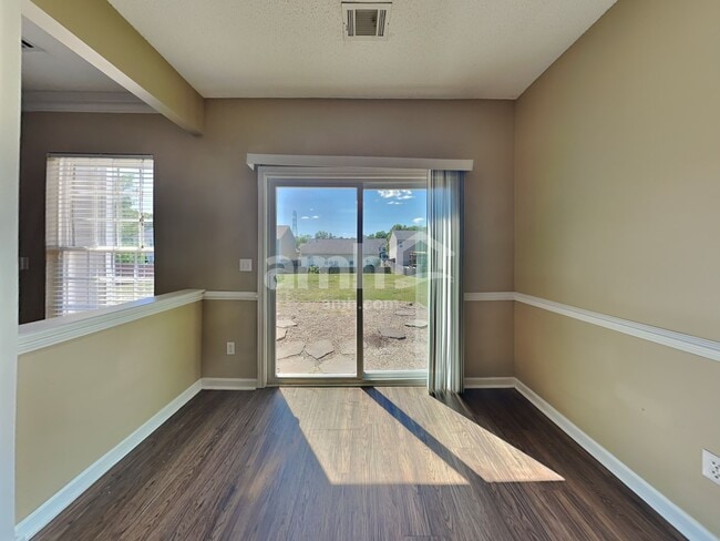 Building Photo - 5 Hessell Ct