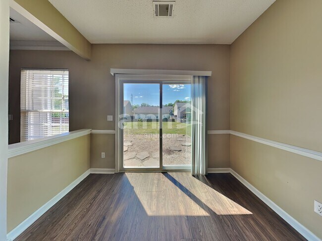 Foto del edificio - 5 Hessell Ct