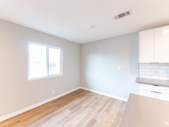 Foto del edificio - 5847 Willoughby Ave