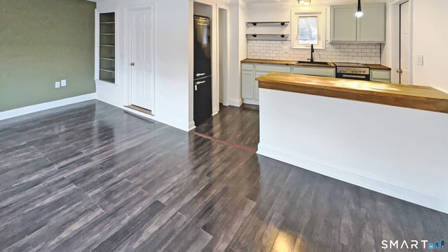 Foto del edificio - 18 Riverside Ave