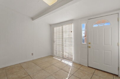 Foto del edificio - Beautiful Kern Place- 4 bedrooms, 3 baths and Refrigerated AC.