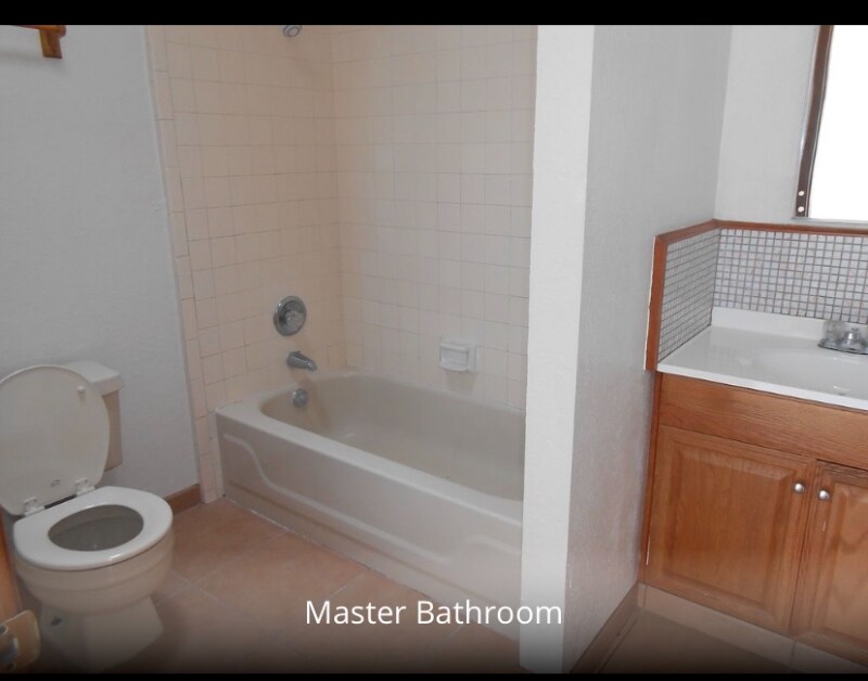 Building Photo - 310 Indio Pl