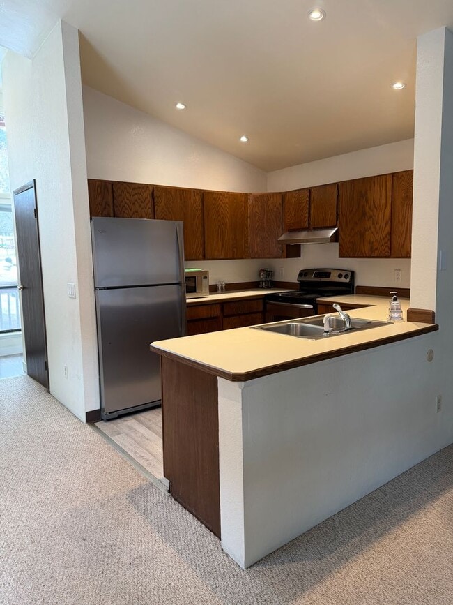 Foto del edificio - Furnished 2 Bedroom 1.5 Bath Condo on the Roaring Fork River