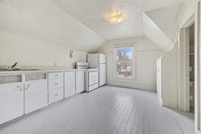 Building Photo - 121 S Clay St