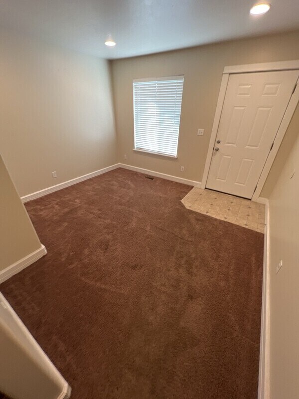 Foto del edificio - 943 450 E