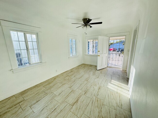 Sala de estar - 856 W 73rd St