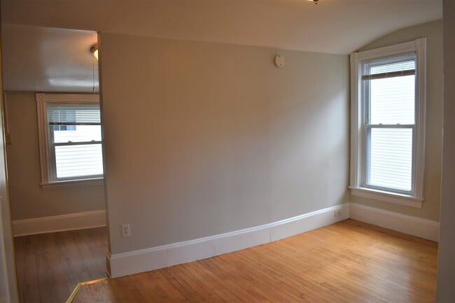 Building Photo - 262 Brackett St