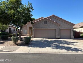 Building Photo - 628 E Ranch Rd