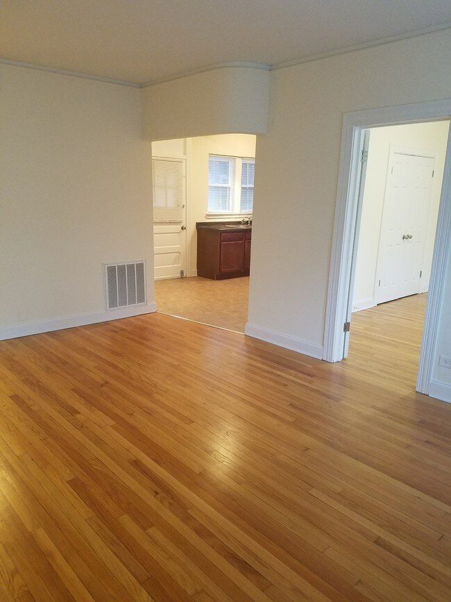 Foto del edificio - 7342 N Damen Ave