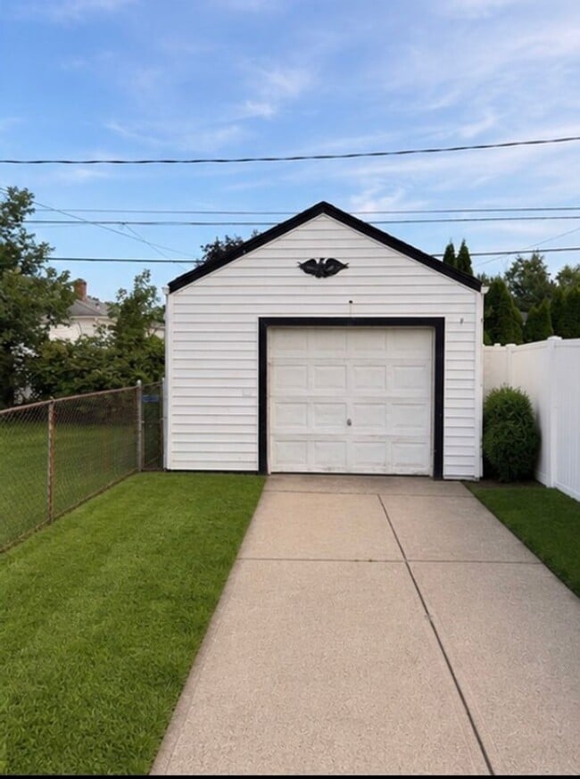 Building Photo - 5503 Allanwood Rd