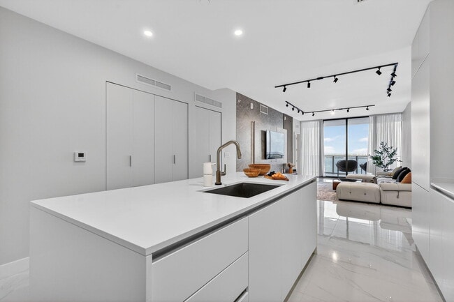 Building Photo - 700 NE 23rd St