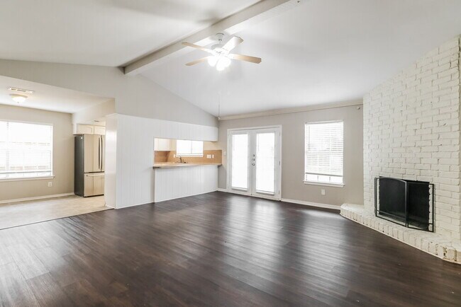 Building Photo - 2703 Wood River Rd