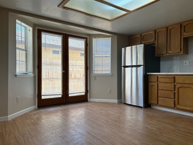 Building Photo - Please call Vaughn Realty Property Management, 760-446-6561 to set up an appointment.
