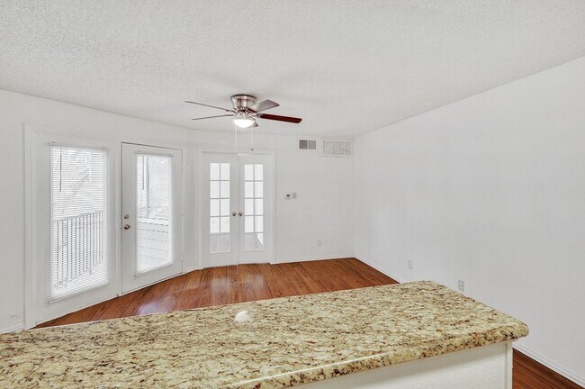 Foto del edificio - 9823 Walnut St