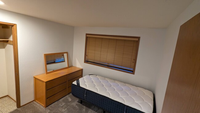 guest bedroom 2 - 19125 121st Pl SE