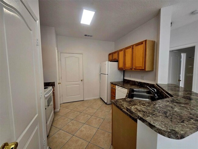 Foto del edificio - 17983 Villa Creek Dr