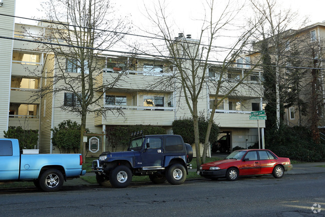 Foto del edificio - California Court