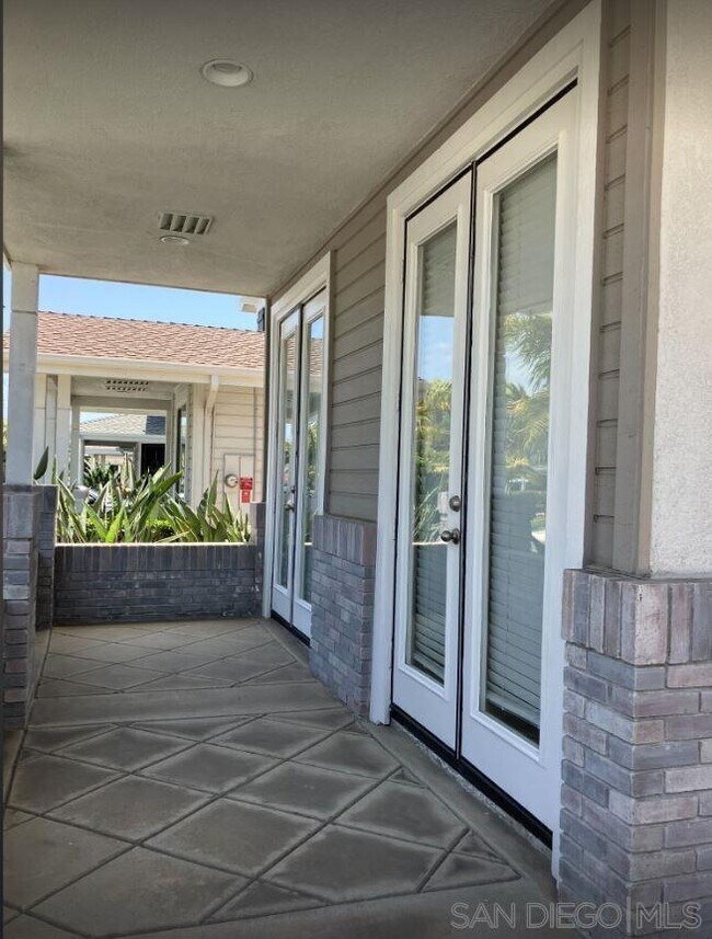 Building Photo - 6967 Tradewinds Dr