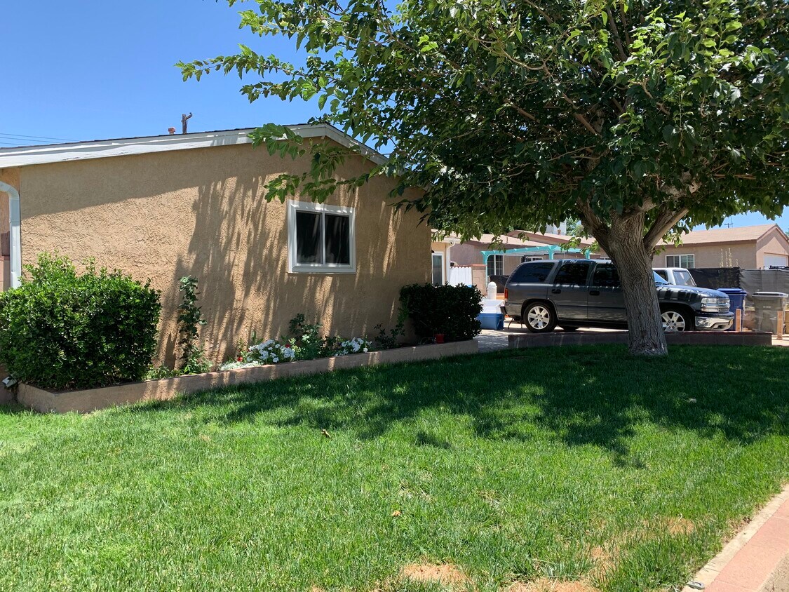 44726 6th St E, Lancaster, CA 93535 House Rental in Lancaster, CA