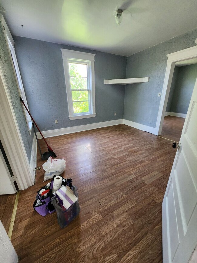 Foto del edificio - Upper 4 bedroom unit