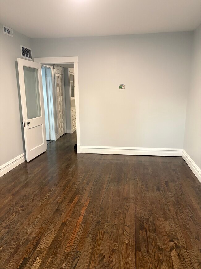 Foto del edificio - 2947 N Springfield Ave