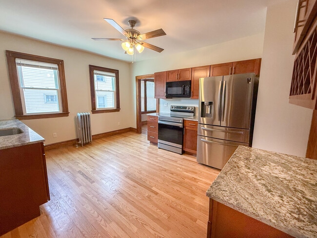 Building Photo - 156 Columbia St