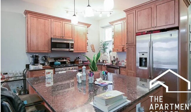 Foto del edificio - 665 W Cornelia Ave