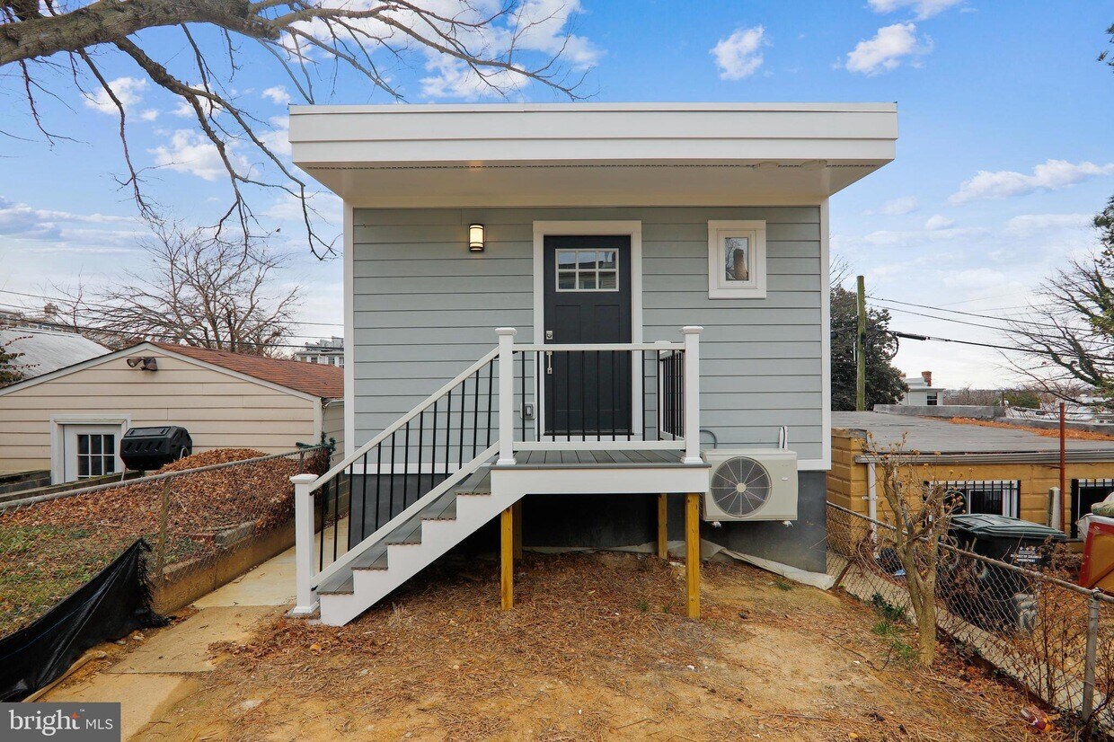Foto del edificio - 314 Varnum St NW