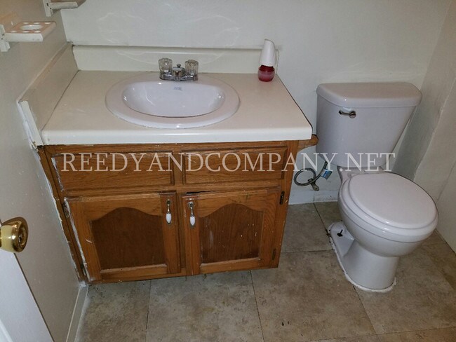 Foto del edificio - 38 W Rollins Rd