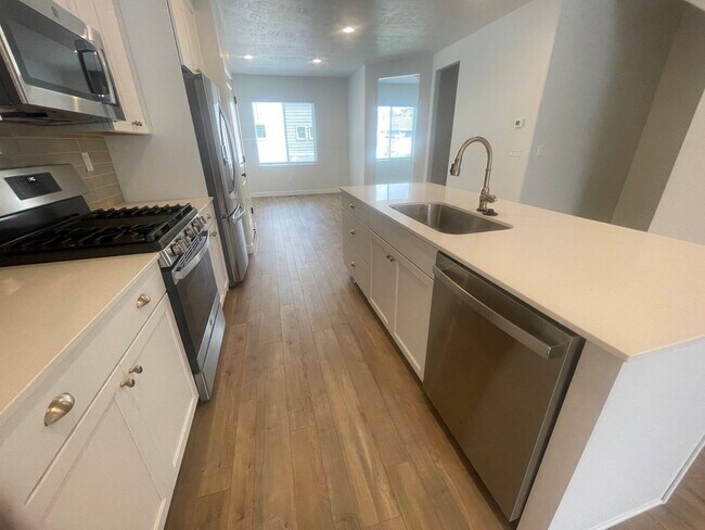 Foto del edificio - Beautiful New Townhome for Rent in Bluffdale!