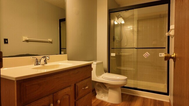 Foto del edificio - 15229 Buchanan Ct