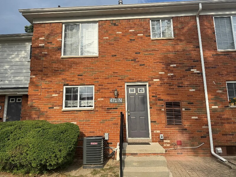 Foto principal - 471 Fox Hills Dr S