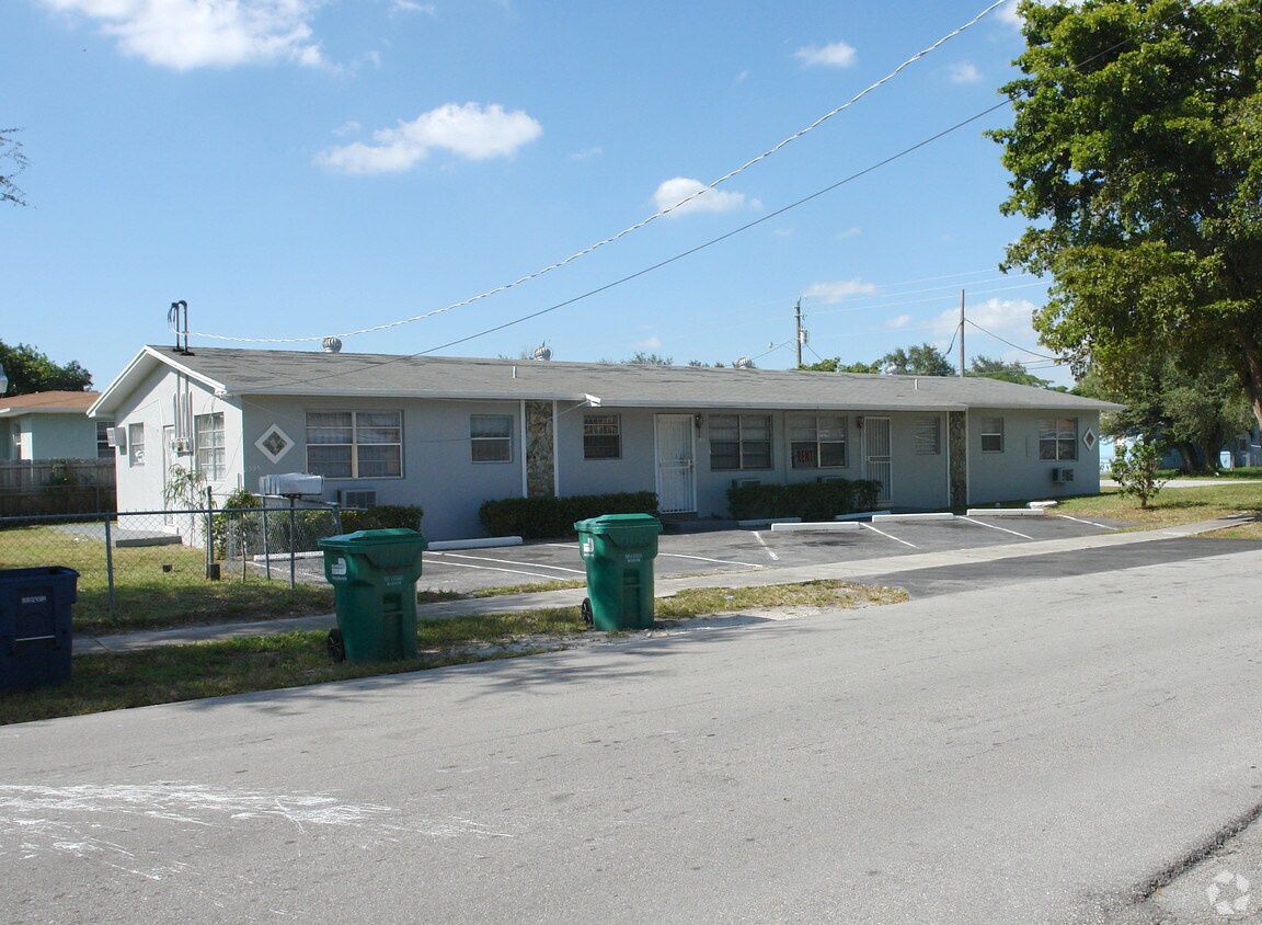 Building Photo - 8390 NW 15th Ave