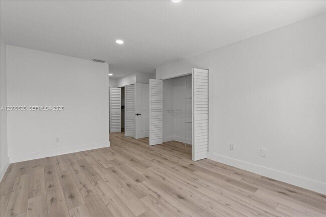 Foto del edificio - 3737 Alcantara Ave