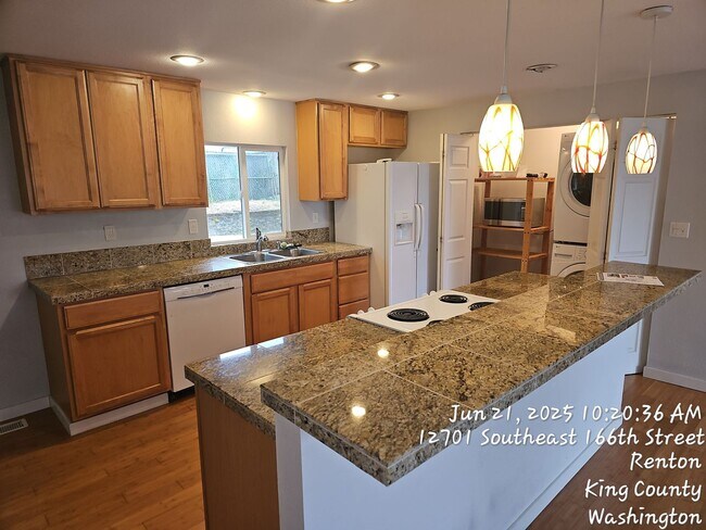 Building Photo - Cascade Renton area - 3 bedroom 2 bathroom...