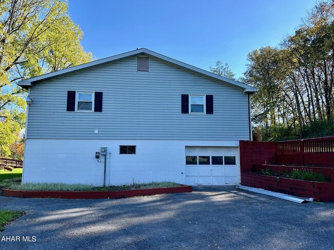 Building Photo - 3392 Younts Rd