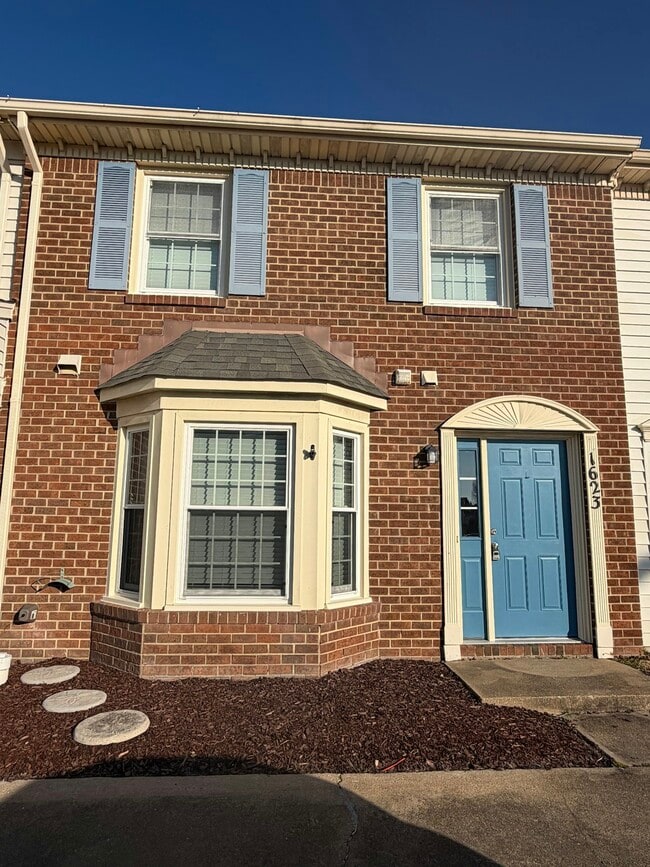 Building Photo - 1623 Mantane Arch