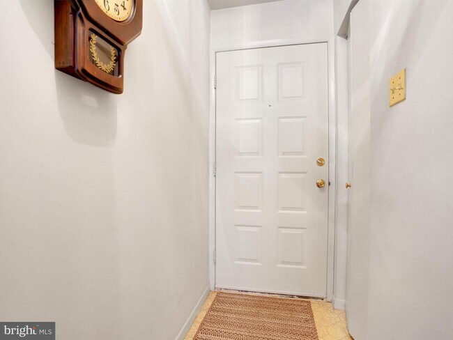 Foto del edificio - 1803 Village Rd